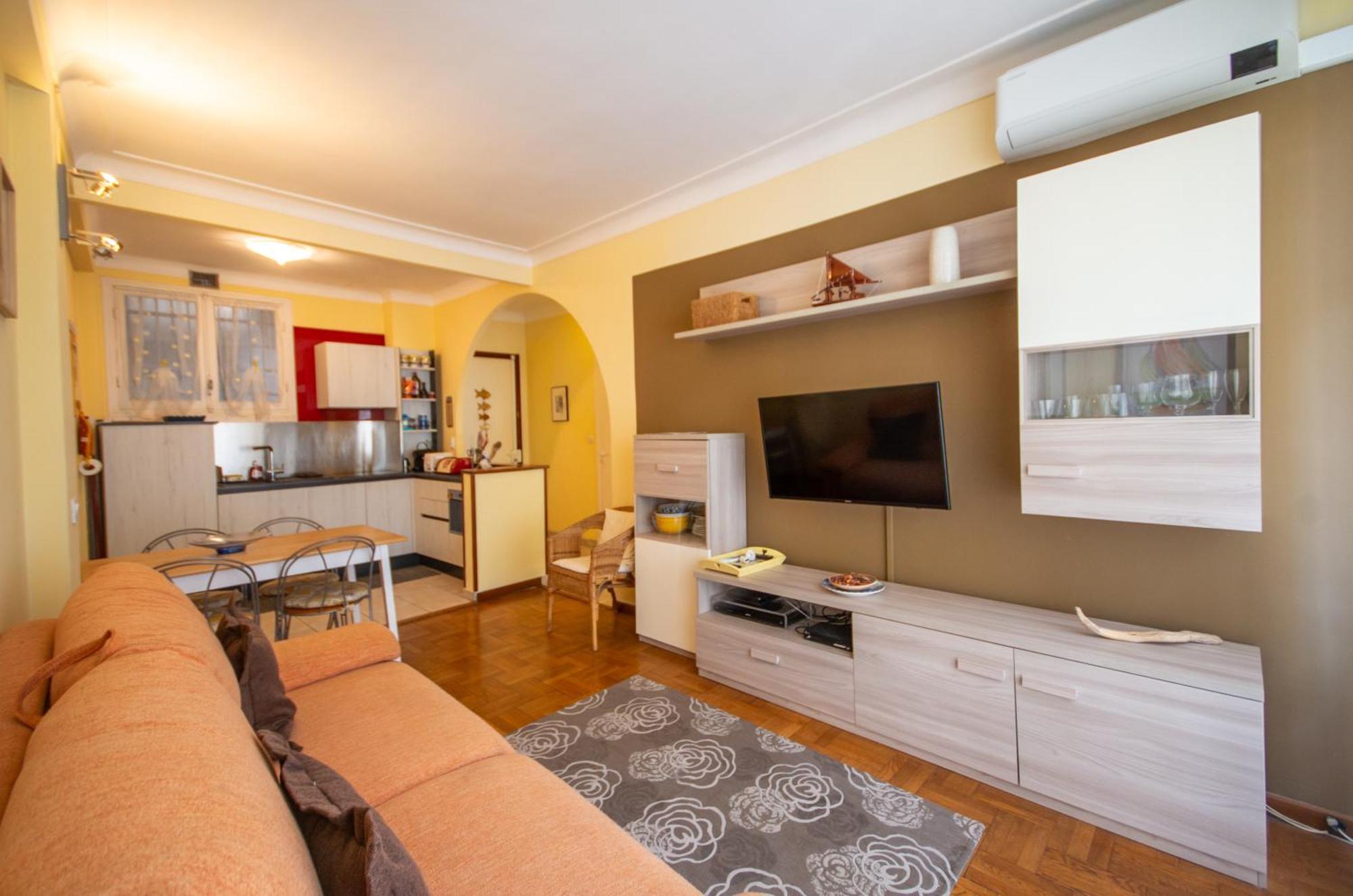 Joli 2 Pièces à 150m De La Appartement *